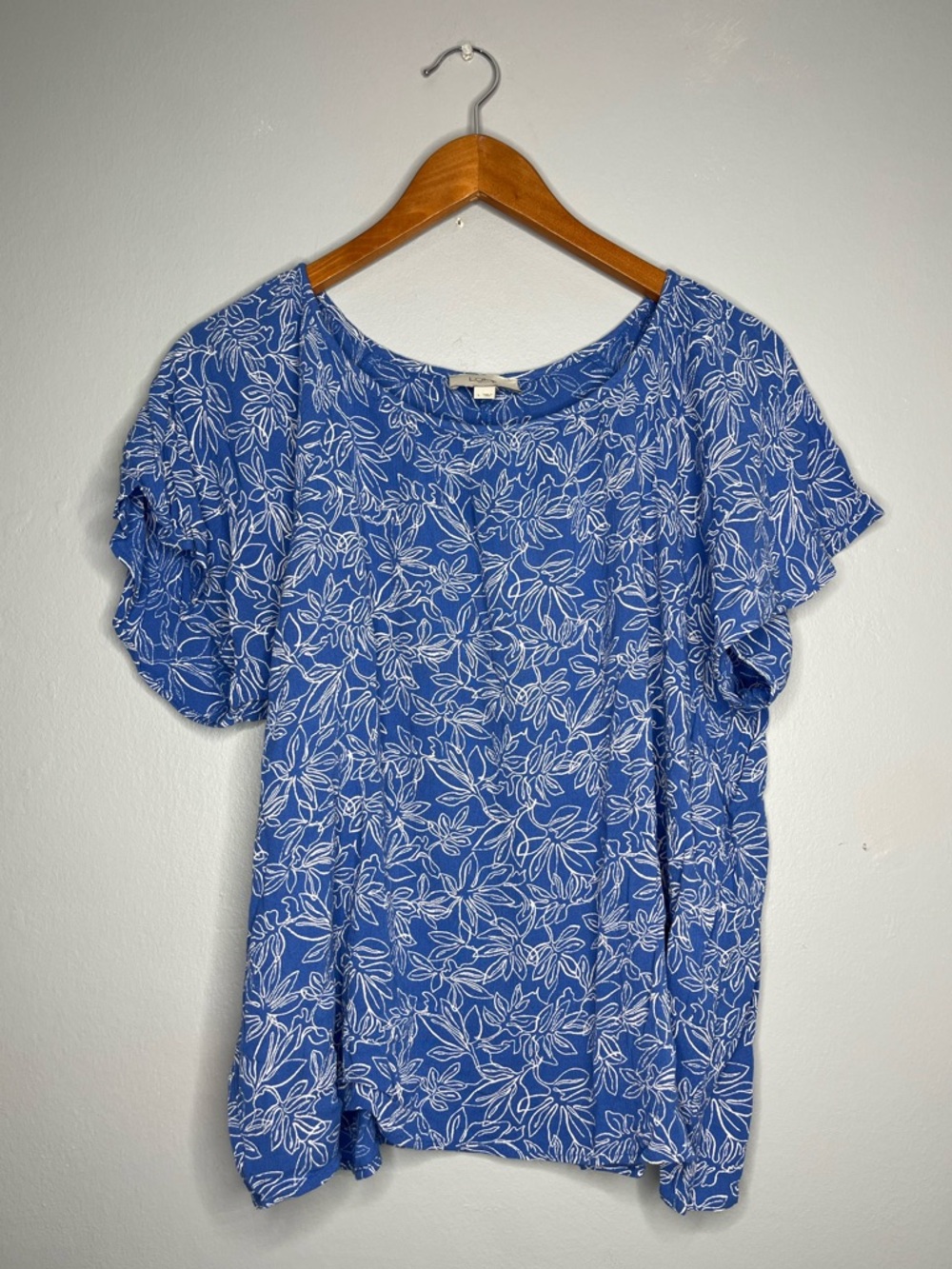 LOFT Light Blue Floral Short Flutter Sleeve Blouse B